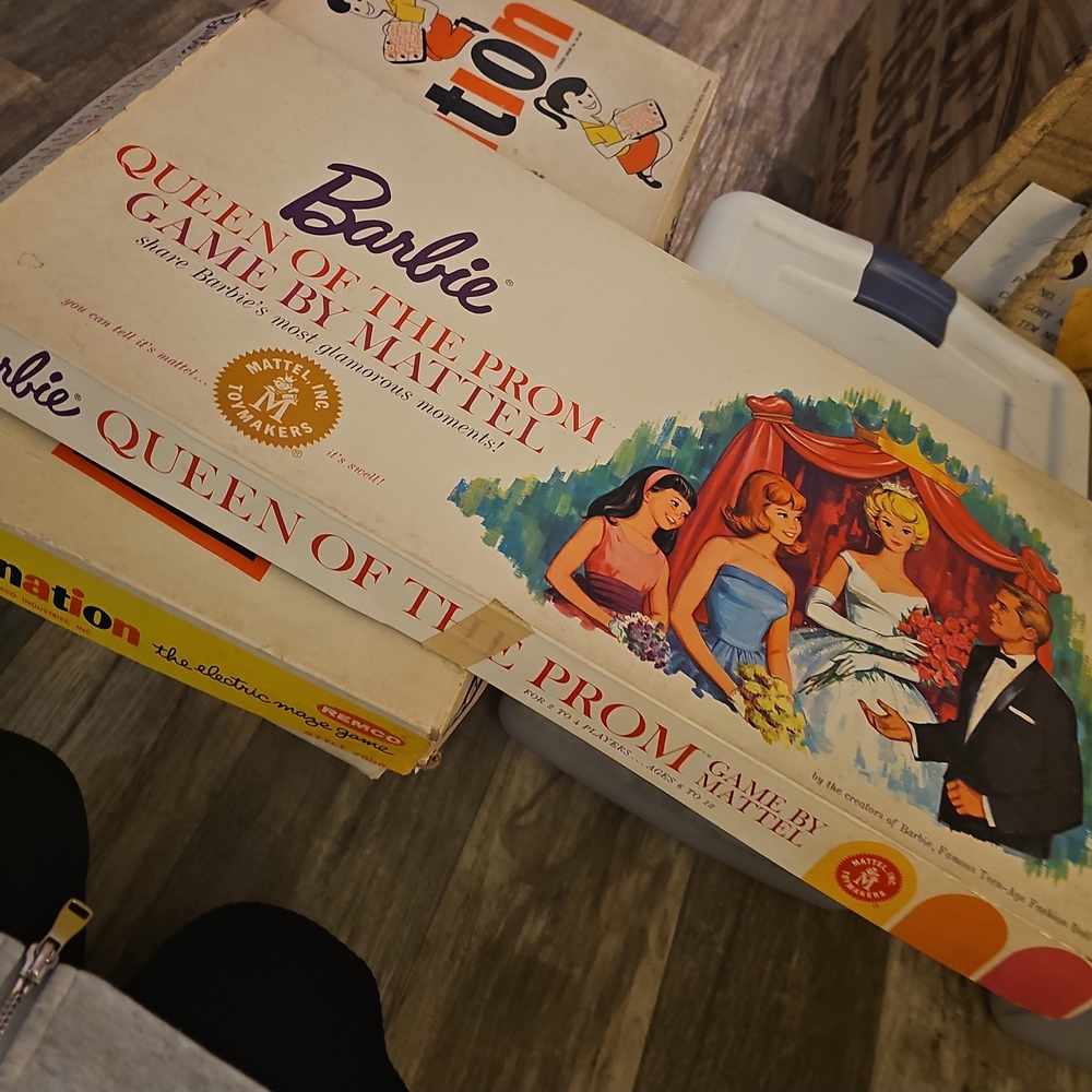 Mattel Barbie Queen of the Prom Game - Colorful Edition